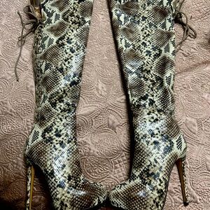 steve madden snake over the knee boots ,zise 6.5